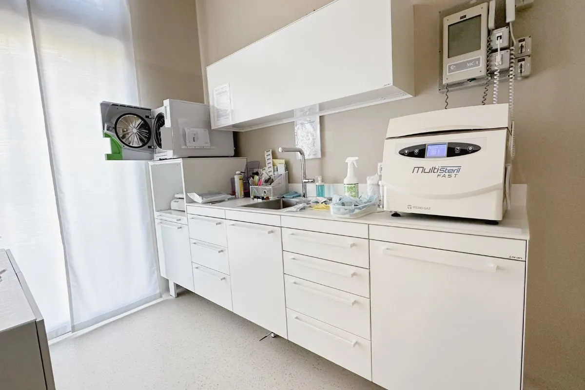 Attrezzatura interna dentista - dentalbar